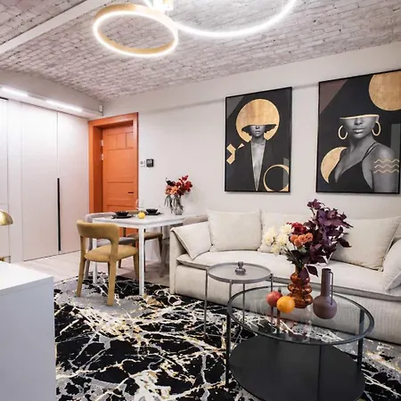 Scheffel Courtyard Residences Grand Combo Lägenhet