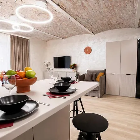 Scheffel Courtyard Residences Grand Combo * リガ